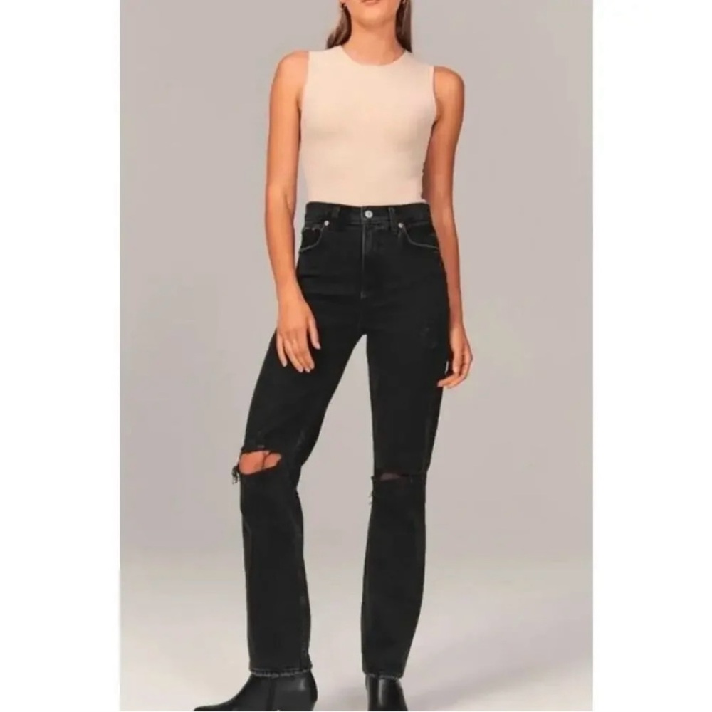 Abercrombie & Fitch 90’s Straight Ultra High Rise Jeans Distressed. Black. 27 R